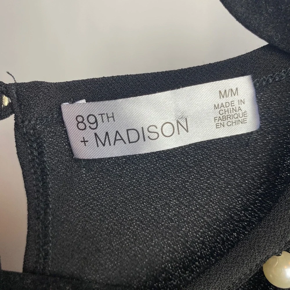 89th & Madison Womenʻs Black Sleeveless Dress Blouse with Pearl Accents Medium
